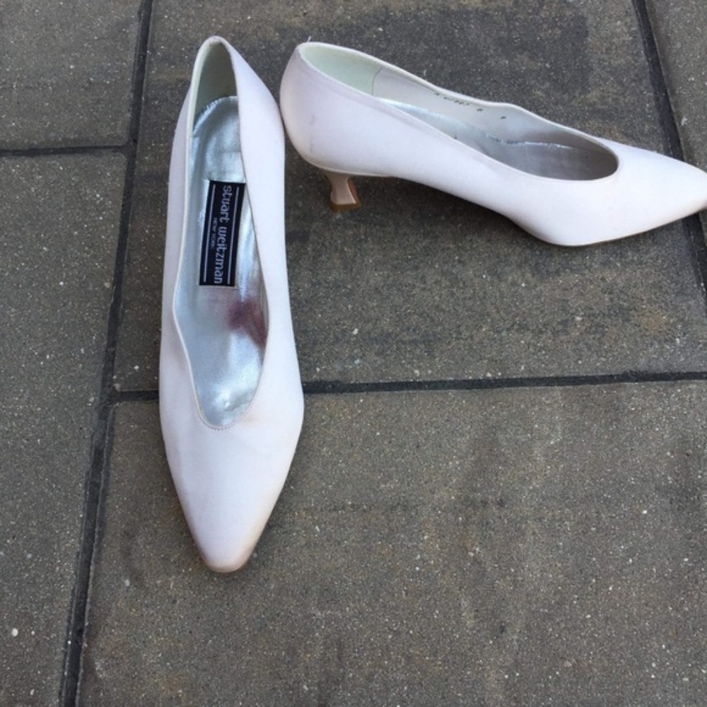 Vintage ’90s Stuart Weitzman Corniche Heels – Ivory Satin, Size 9